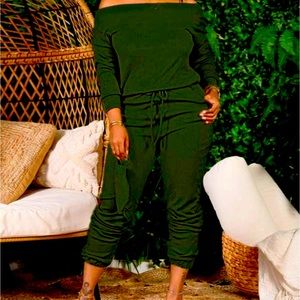 This army green jogger set is sexy.